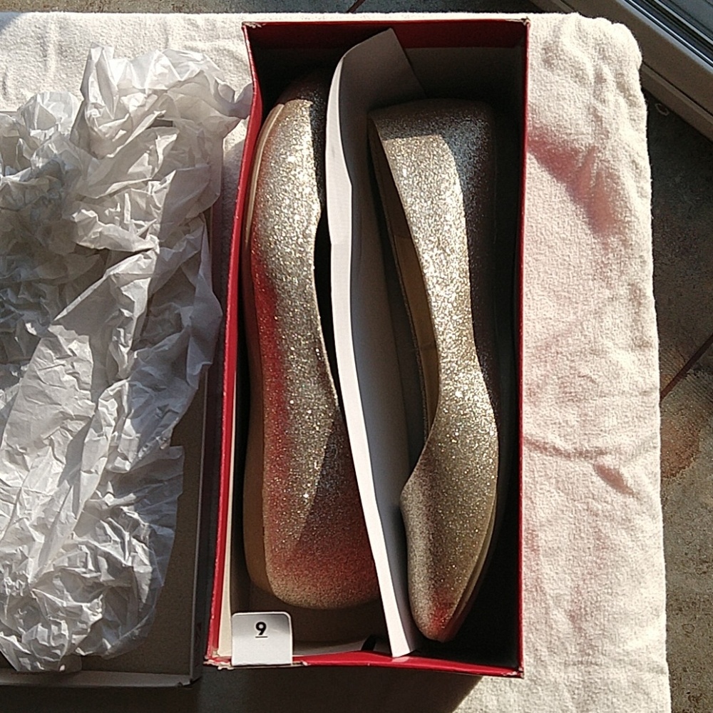 Women's gold flats NWB